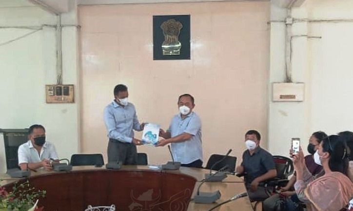 DC Dimapur Rajesh Soundararajan, IAS releasing the Nagamese version of COVID-19 SOP at DC’s conference hall, Dimapur on August 16. (DIPR Photo)